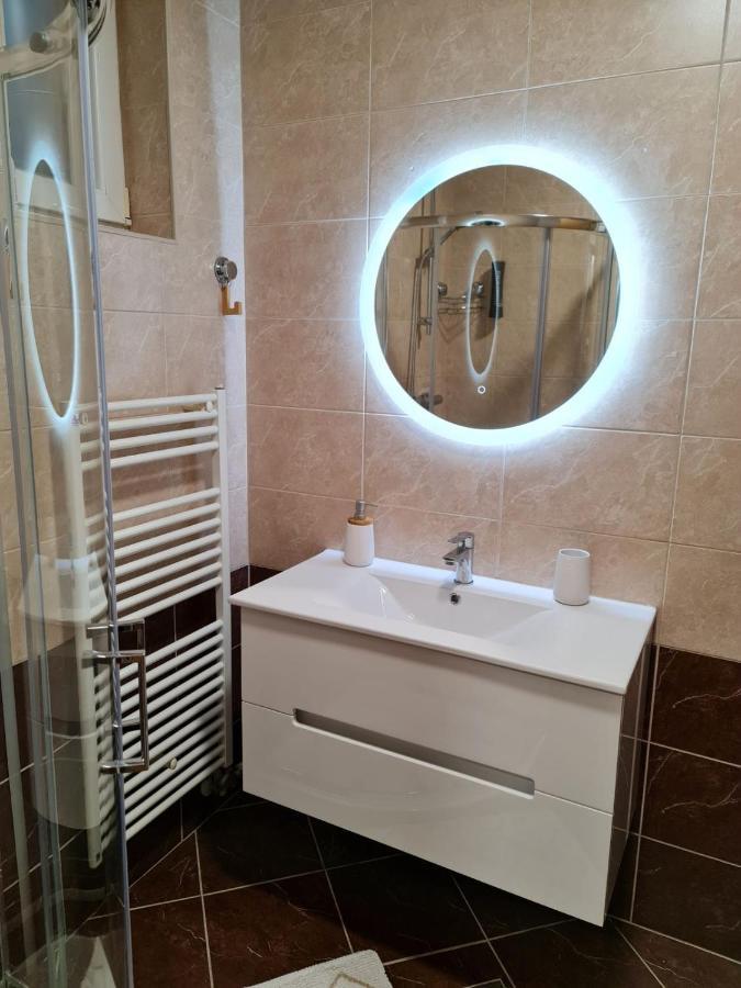 Apartman Vinyl - Self Chek-In Osijek Exterior photo