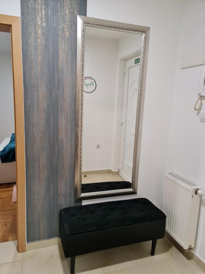 Apartman Vinyl - Self Chek-In Osijek Exterior photo